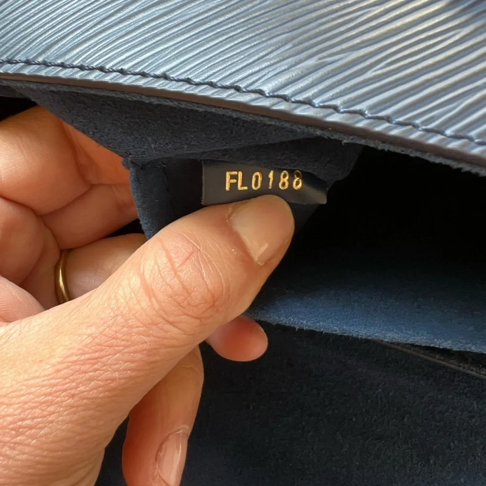 Louis Vuitton Epi Twist Shoulder Bag MM
